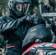 Geantă pentru rezervor pentru motocicletă SHAD WATERPROOF TR10CL cu blocare