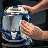 Препарат за почистване на каски и микрофибърна кърпа 100 мл